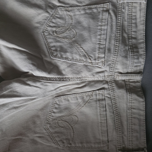 Tan Bongo Capri Pants - Size 11 - Picture 6 of 10